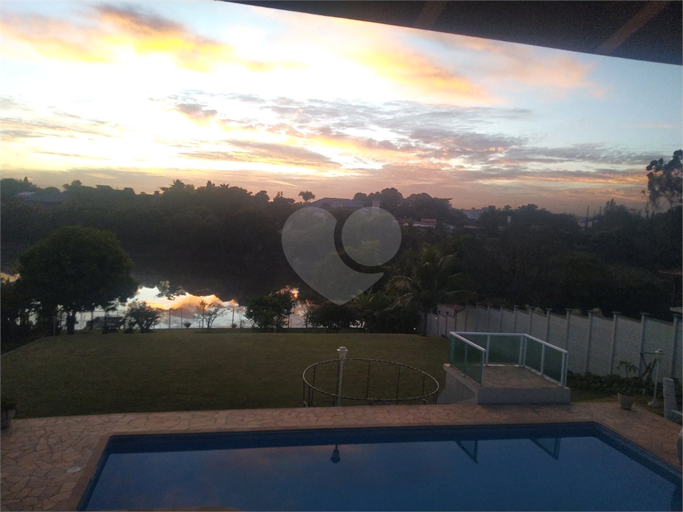Casa à venda com 4 quartos, sendo 1 suíte, no condomínio Acmti - Colinas do Mosteiro, Terras de Itaici e Recanto dos Pássaros, Indaiatuba - SP