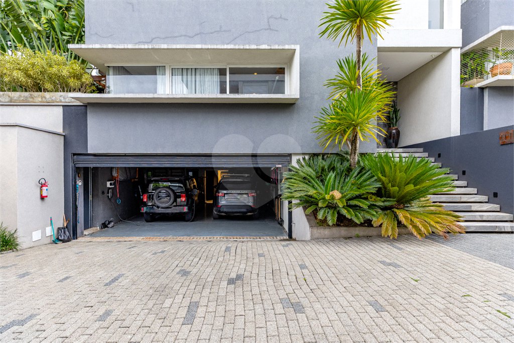 Casa à venda com 4 suítes no condomínio Roma, São Paulo - SP