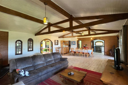 Sítio à venda com 4 quartos, sendo 2 suítes,  em Sorocamirim (canguera), São Roque, SP