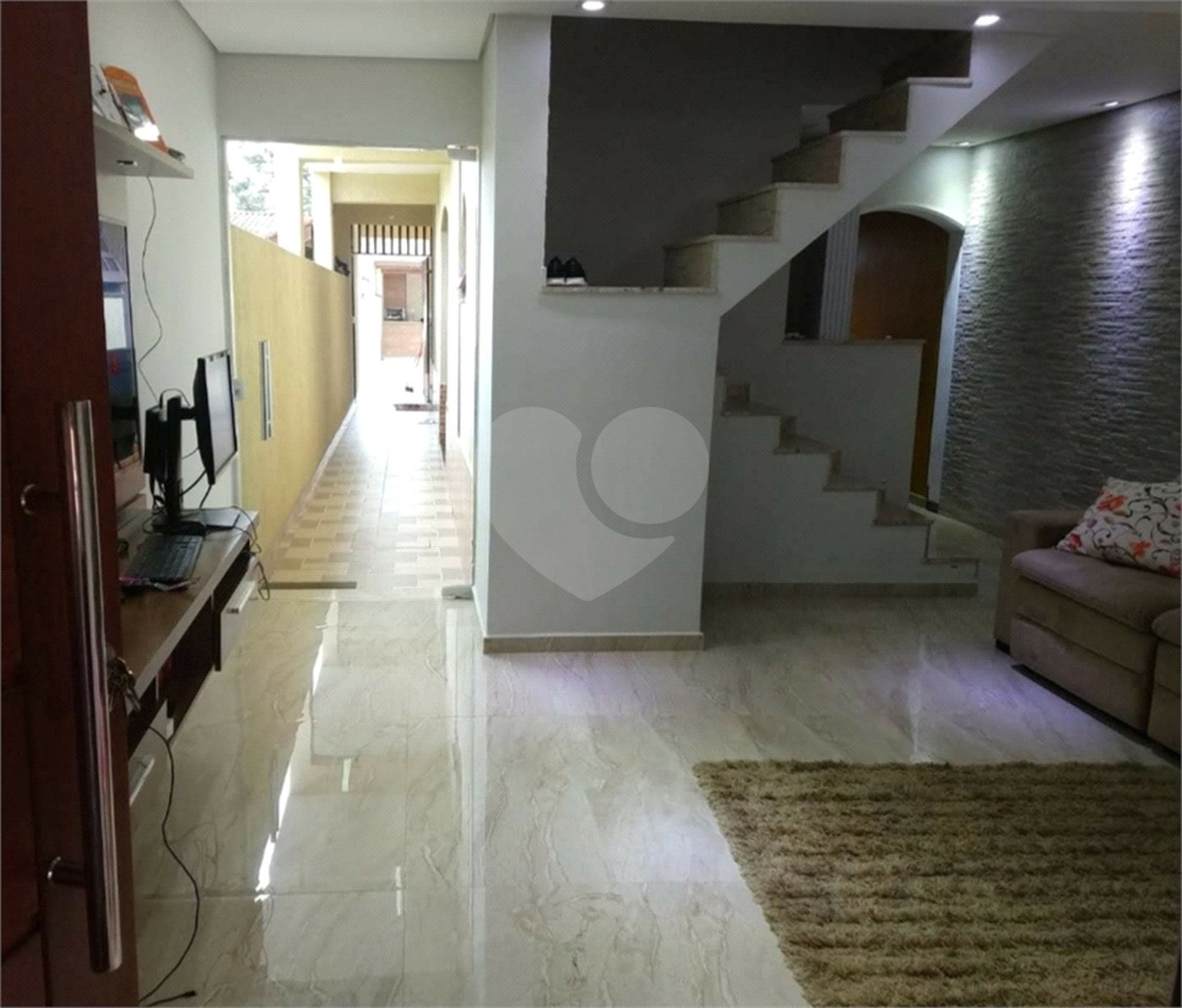 Sobrado à venda com 3 quartos, sendo 1 suíte,  em Jardim Santa Rita de Cássia, Suzano, SP