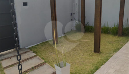 Sobrado à venda com 3 quartos, sendo 1 suíte,  no Centro, Bom Jesus dos Perdões, SP