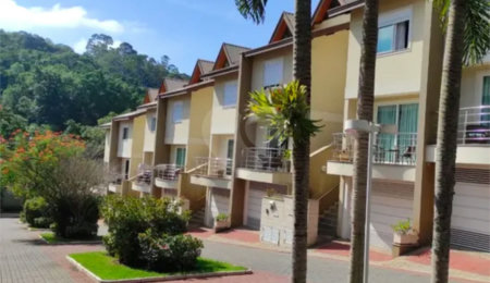 Casa para alugar com 4 quartos, sendo 2 suítes,  no condomínio Floradas da Serra, São Paulo - SP