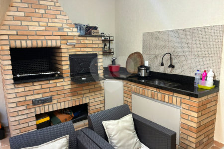 Sobrado à venda com 3 quartos em Montanhão, São Bernardo do Campo, SP