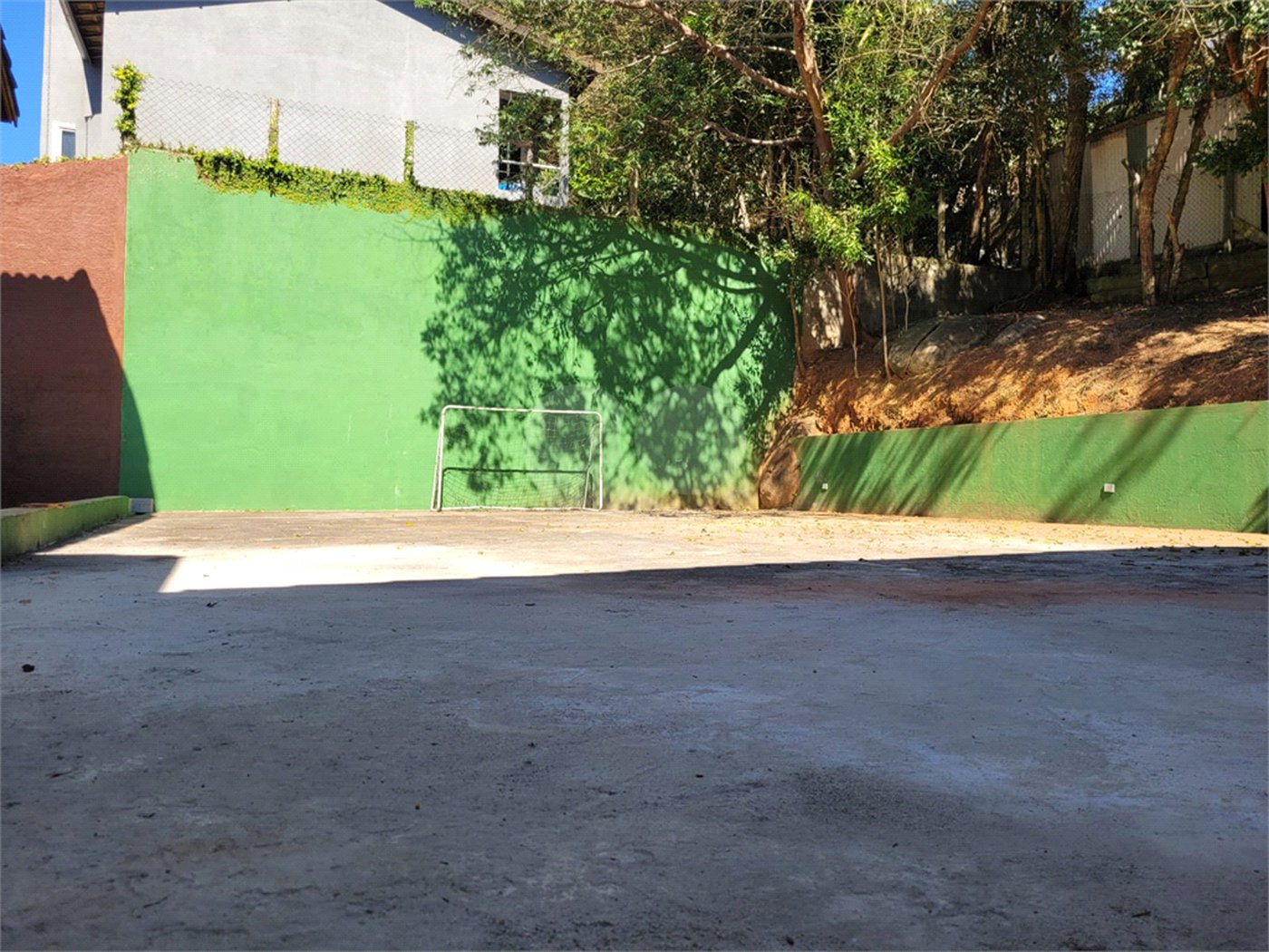 Casa à venda com 5 quartos, sendo 3 suítes, no condomínio Alpes da Cantareira, Mairiporã - SP