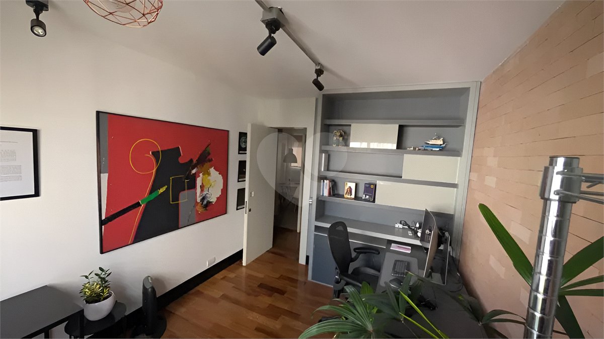 Apartamento à venda com 4 quartos, sendo 1 suíte, em Campo Belo, São Paulo, SP