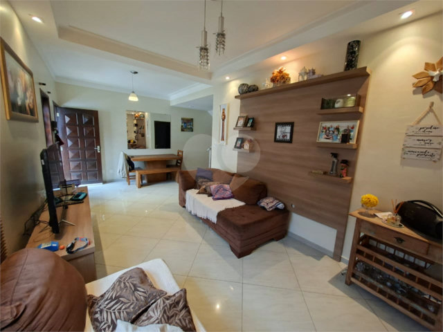 Casa à venda com 3 quartos, sendo 1 suíte,  no condomínio Residencial Morada do Horto, São Paulo - SP