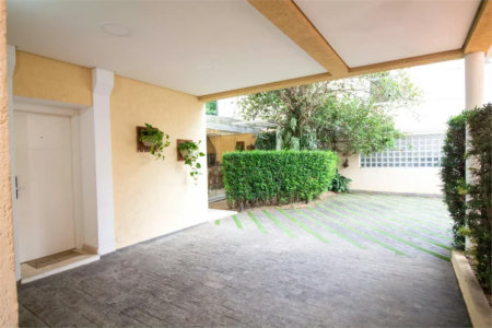 Casa à venda com 4 quartos, sendo 3 suítes, no condomínio Residencial Sans Souci, São Paulo - SP