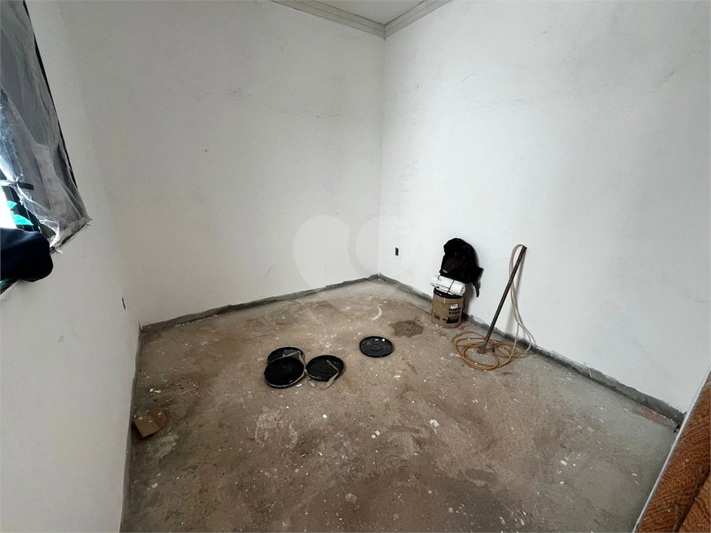 Casa à venda com 3 quartos, sendo 1 suíte, no condomínio Lago dos Ipês, Itapetininga - SP
