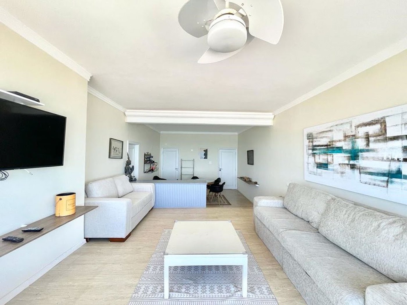 Apartamento Frente Mar com 4 Quartos para Venda ou Locação em Pitangueiras – Guarujá/SP