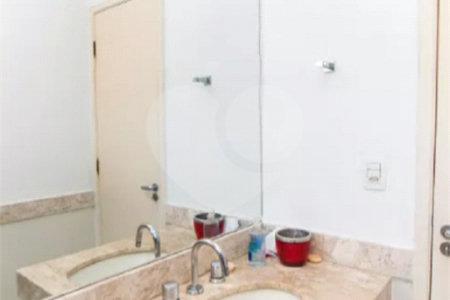 Sobrado à venda com 3 quartos, sendo 1 suíte, em Vila Nivi, São Paulo, SP