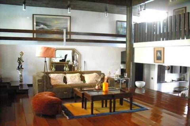 Sobrado à venda com 4 quartos, sendo 3 suítes,  em Alto da Boa Vista, São Paulo, SP