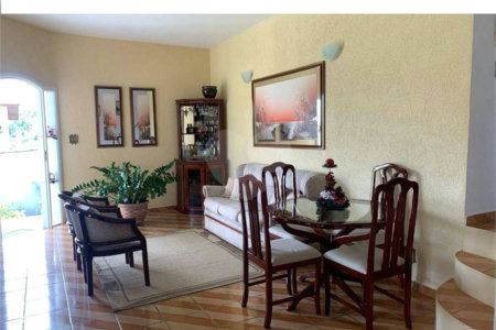 Casa à venda com 3 quartos no condomínio Recanto Florido, Vinhedo - SP