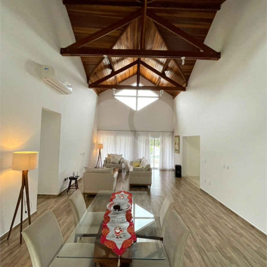 Casa à venda com 4 suítes no condomínio Jardim das Palmeiras, Bragança Paulista - SP