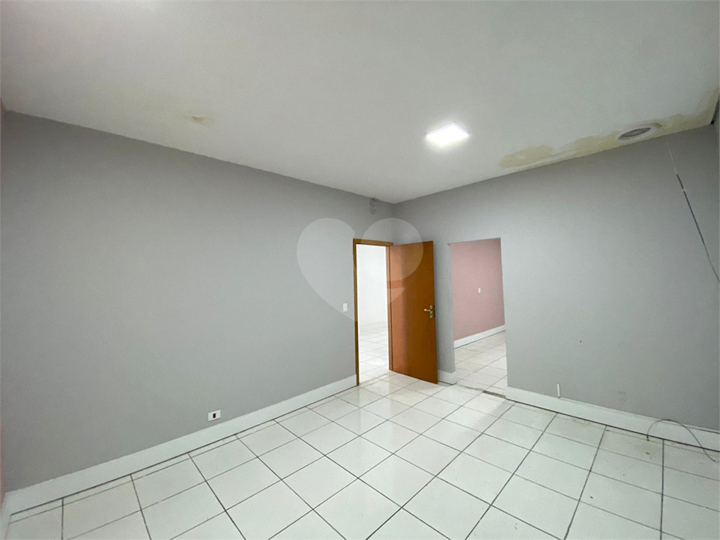 Sala para alugar em Vila Romanópolis, Ferraz de Vasconcelos, SP