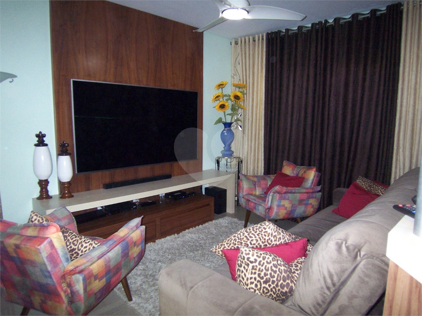 Casa à venda com 3 suítes no condomínio Residencial Recanto dos Paturis, Vinhedo - SP