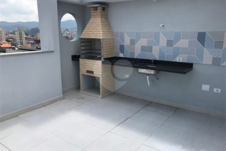 Casa à venda com 3 quartos, sendo 1 suíte, no condomínio Parque Vitória, São Paulo - SP