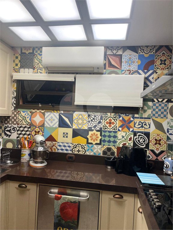 Sobrado à venda com 4 quartos, sendo 1 suíte,  em Jardim Leonor Mendes de Barros, São Paulo, SP