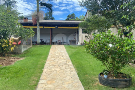 Sobrado à venda com 3 quartos, sendo 1 suíte,  em Vila Suissa, Mogi das Cruzes, SP