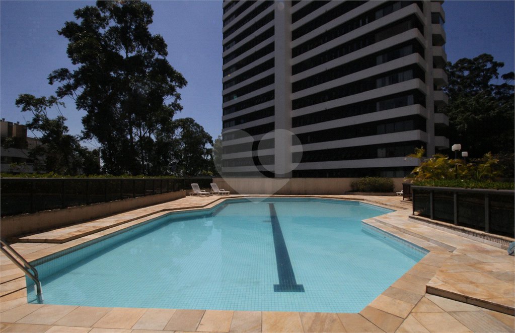 Apartamento à venda com 3 suítes em Vila Suzana, São Paulo, SP