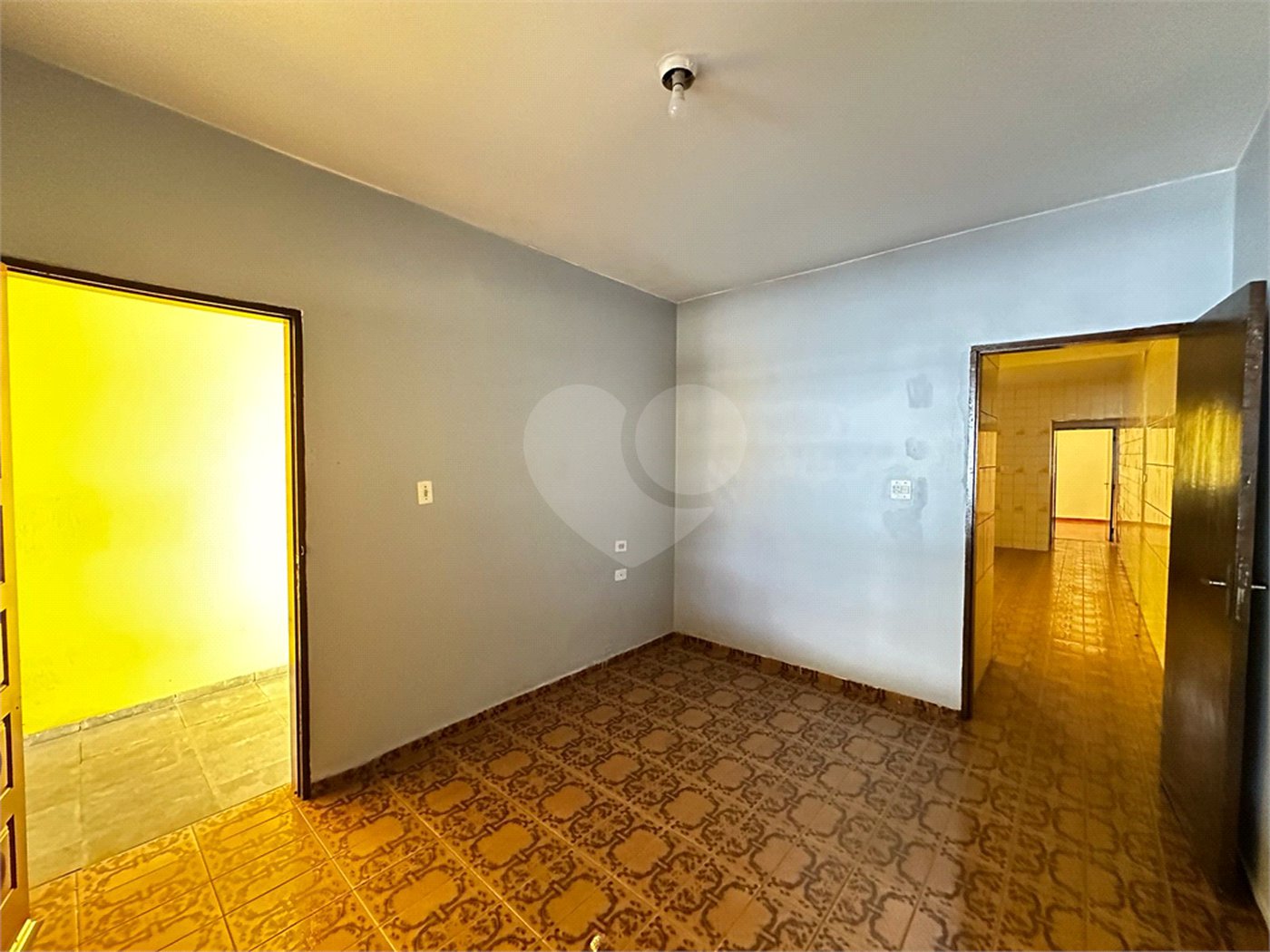 Sobrado à venda com 4 quartos, sendo 1 suíte, em Vila Amorim, Suzano, SP