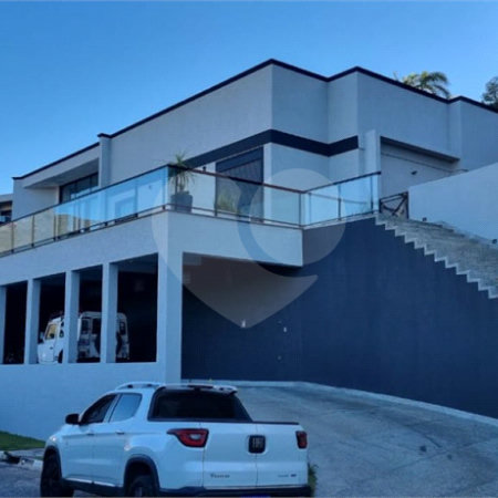 Casa à venda com 4 suítes no condomínio Osato, Atibaia - SP