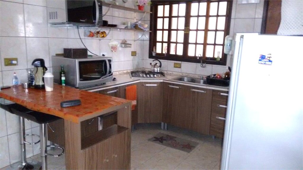 Sobrado à venda com 3 quartos, sendo 1 suíte, em Jardim Suzano, Suzano, SP