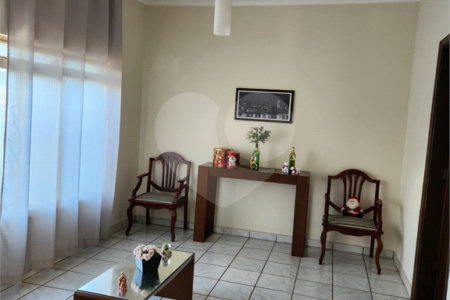 Casa à venda com 4 quartos, sendo 1 suíte, no Centro, Araraquara, SP