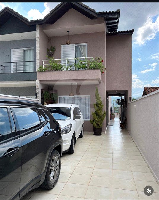 Sobrado à venda com 3 quartos, sendo 1 suíte,  em Vila Suissa, Mogi das Cruzes, SP