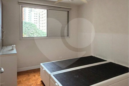 Apartamento à venda com 3 quartos, sendo 1 suíte,  em Moema, São Paulo, SP
