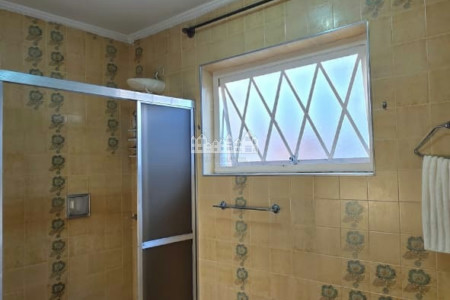 Casa à venda com 4 quartos, sendo 2 suítes, em Vila Petrópolis, Atibaia, SP