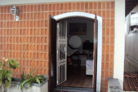 Sobrado à venda com 3 quartos, sendo 1 suíte,  em Jardim Pinheiros, São Paulo, SP