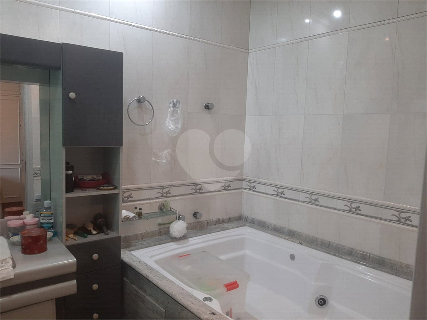 Sobrado à venda com 4 quartos, sendo 2 suítes, em Tremembé, São Paulo, SP
