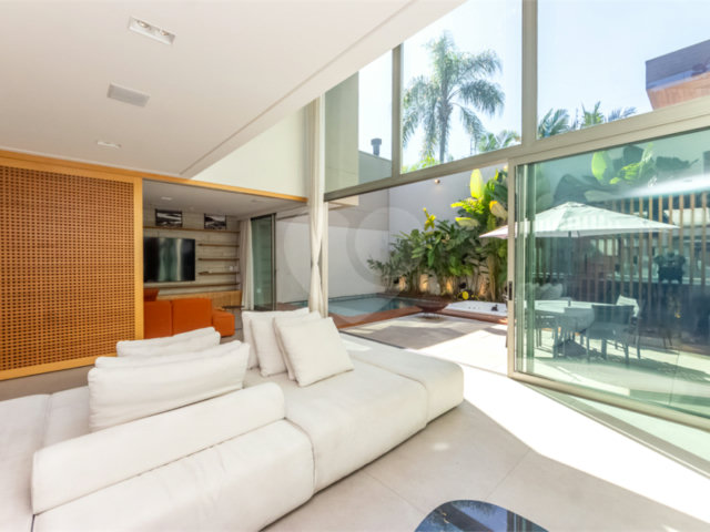 Casa à venda com 3 suítes no condomínio Lazuli, São Paulo - SP