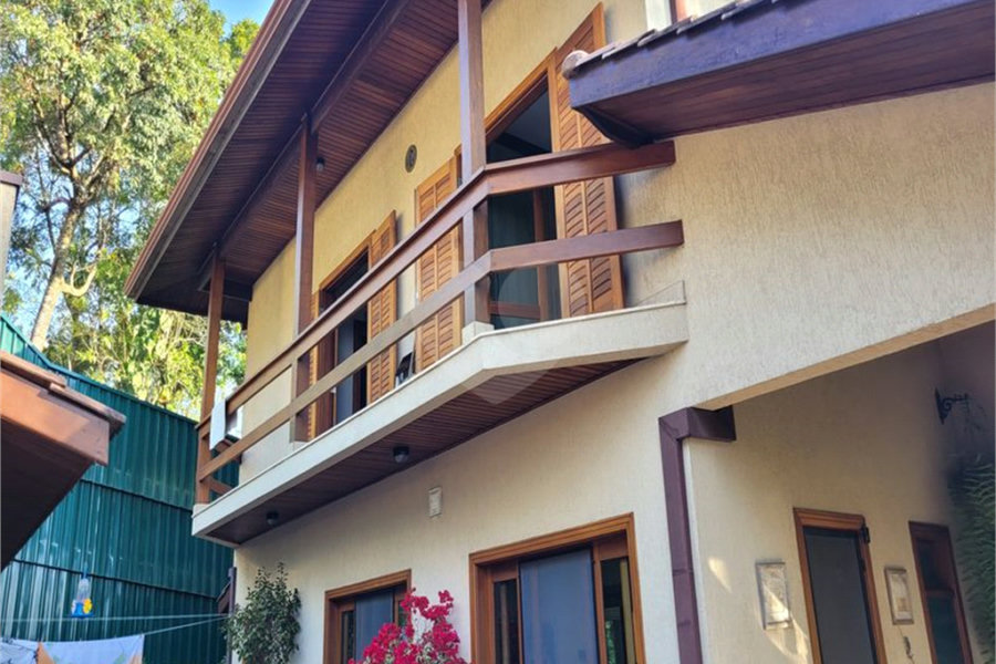 Casa à venda com 4 quartos, sendo 2 suítes, no condomínio Alpes da Cantareira, Mairiporã - SP