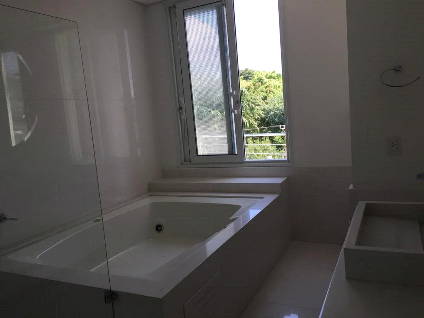 Sobrado à venda ou para alugar com 7 quartos, sendo 4 suítes, em Cidade Jardim, São Paulo, SP