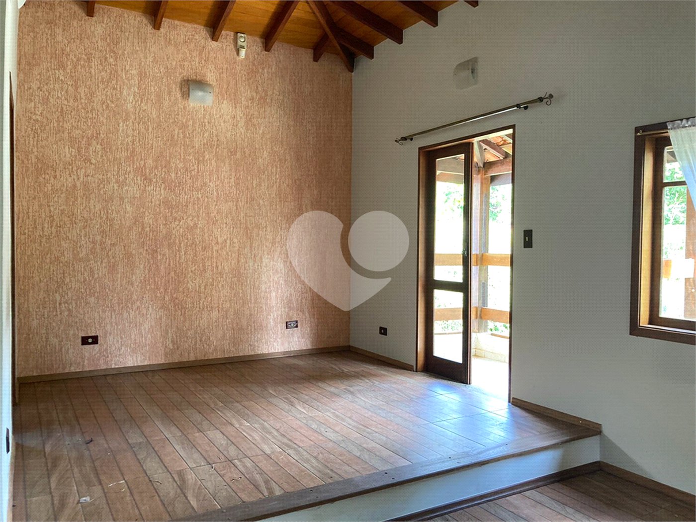 Casa à venda com 5 quartos, sendo 1 suíte, no condomínio Alpes de Mairiporã, Mairiporã - SP
