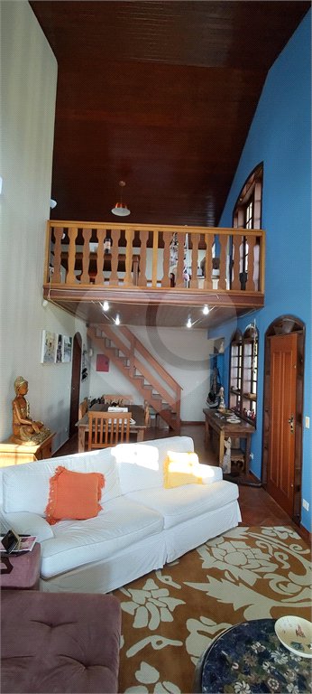 Casa à venda com 3 quartos, sendo 1 suíte, no Centro, Extrema, MG