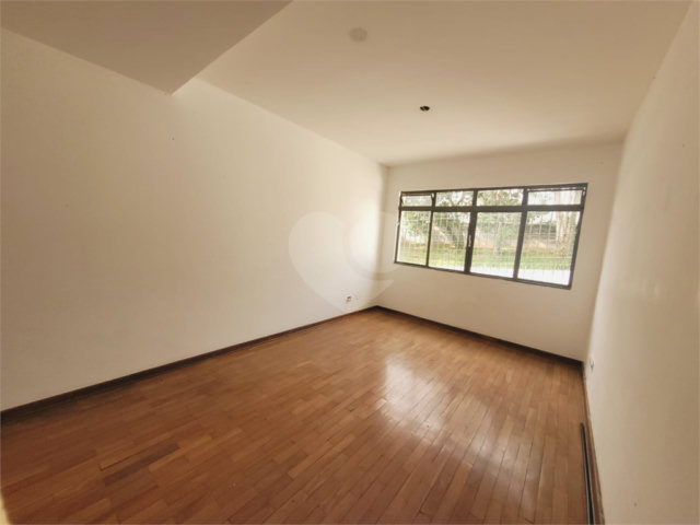 Casa à venda com 3 quartos, sendo 1 suíte,  em Parque Maria Domitila, São Paulo, SP