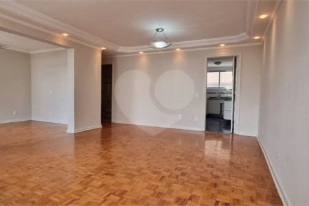 Apartamento à venda com 3 quartos, sendo 1 suíte, em Itaim Bibi, São Paulo, SP