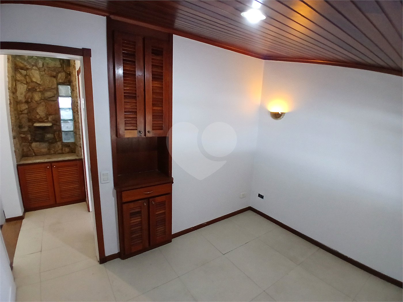 Casa à venda ou para alugar com 3 quartos, sendo 2 suítes, no condomínio Chácara das Rosas, São Paulo - SP