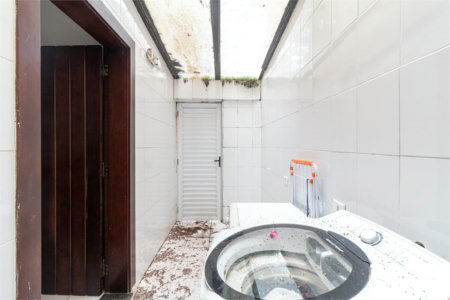 Casa à venda com 4 quartos, sendo 2 suítes, no condomínio Vila das Flores, São Paulo - SP