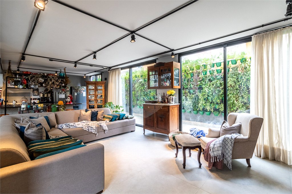 Casa à venda com 4 suítes no condomínio Granja do Morumbi, São Paulo - SP