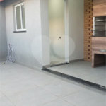 Sobrado novo com 3 suítes, 4 vagas, espaço gourmet com churrasqueira, jardim de inverno e acabamento premium. Conforto, modernidade e sofisticação.