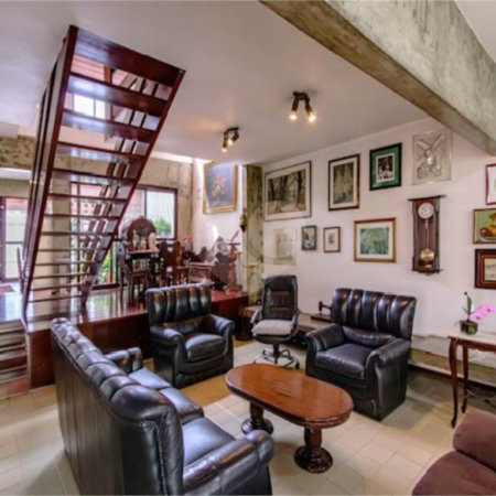 Casa para locação no Jardim da Saúde – São Paulo Imóvel amplo e elegante, com 360 m² de área construída em terreno de 400 m²
