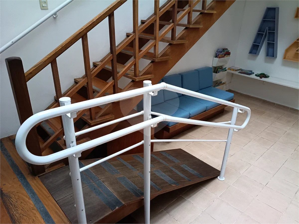 Casa comercial com 7 salas, 2 vagas no Paraiso