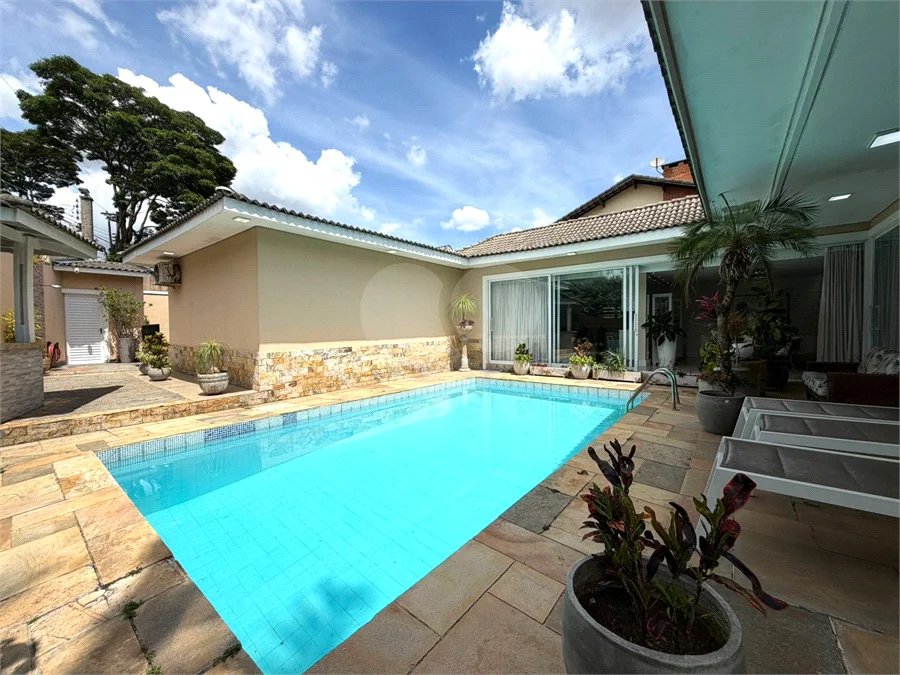 Casa Térrea de Alto Padrão à Venda no Bolsão de Interlagos