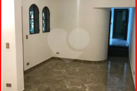 Sobrado à venda com 3 quartos, sendo 1 suíte, em Ferreira, São Paulo, SP