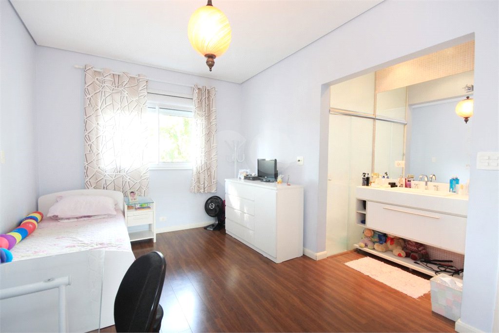 Sobrado à venda com 5 quartos, sendo 3 suítes, em Brooklin Velho, São Paulo, SP