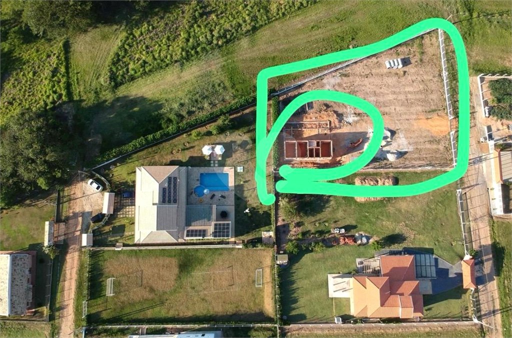 Casa à venda com 2 suítes em Loteamento de Chácaras Arumã, Sarapuí, SP