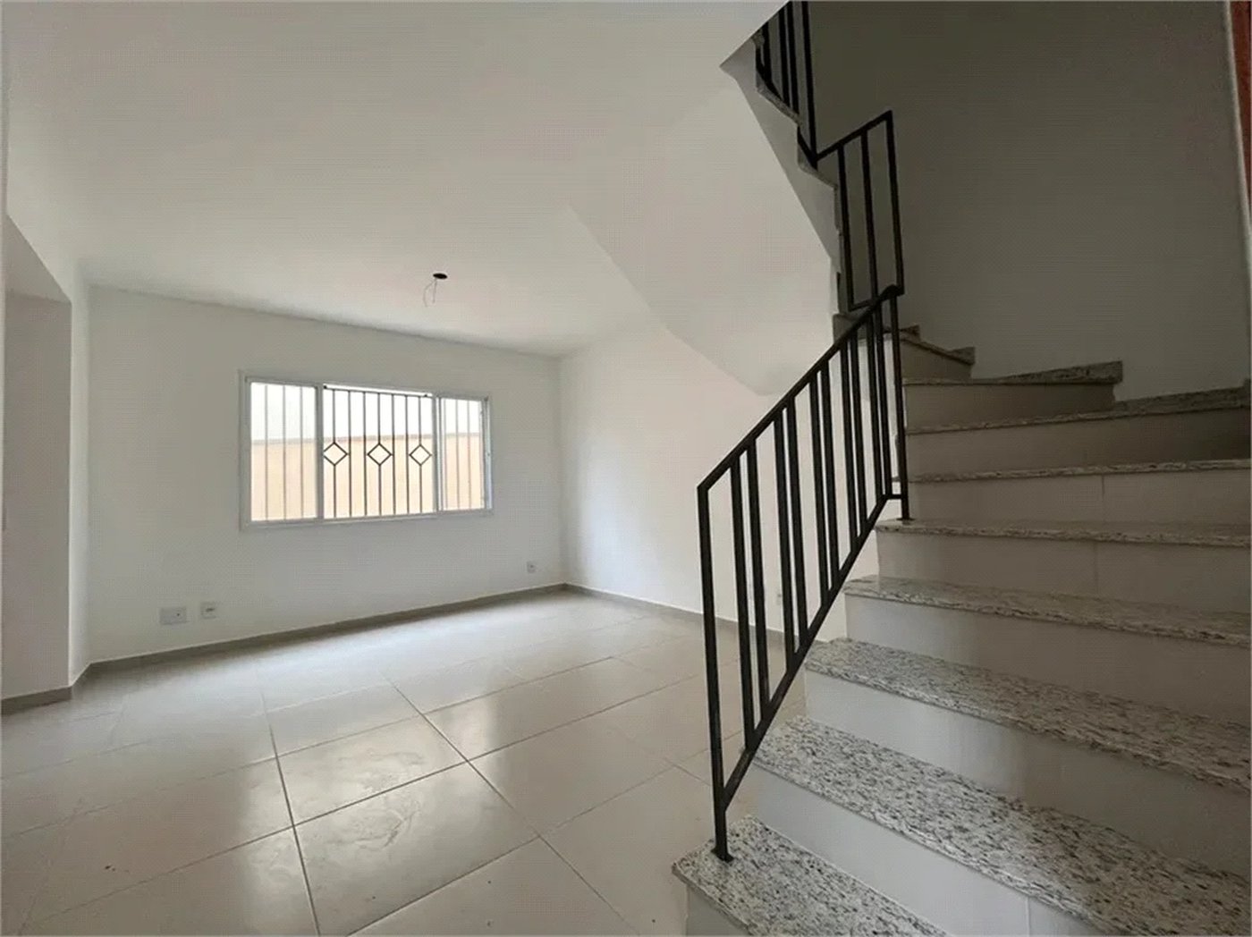 Casa à venda com 2 suítes no condomínio Residencial DI Luca, São Paulo - SP